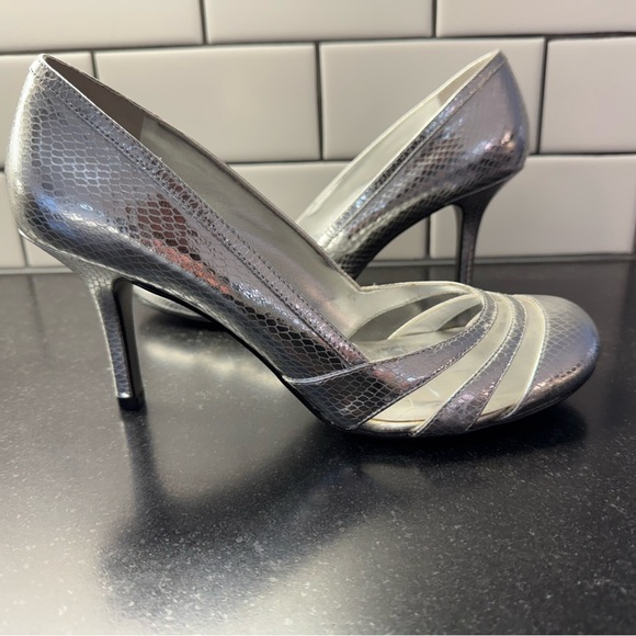 BCBG Paris PL-Danny Heel in Metallic Silver Shoe Size 9 NEW - Picture 7 of 12